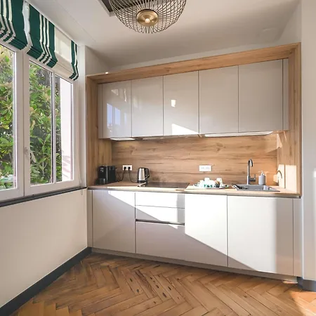 Madison Jean De Luz - Handwritten Collection Hotel