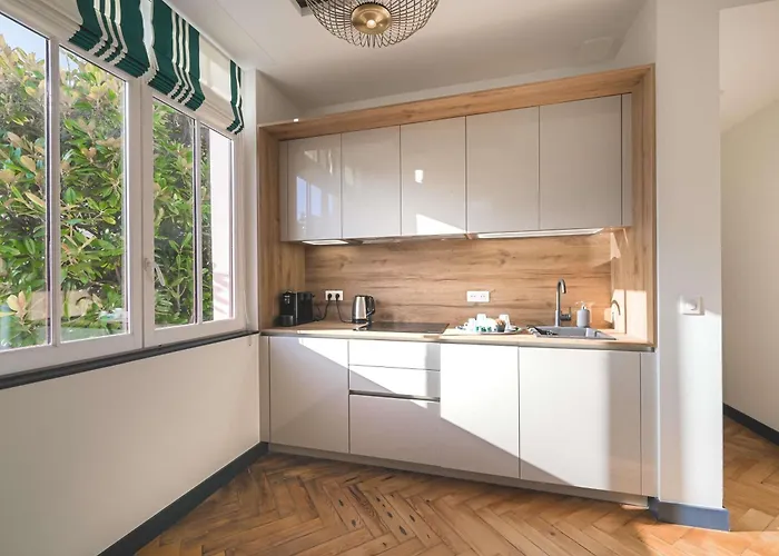 Madison Jean De Luz - Handwritten Collection 호텔